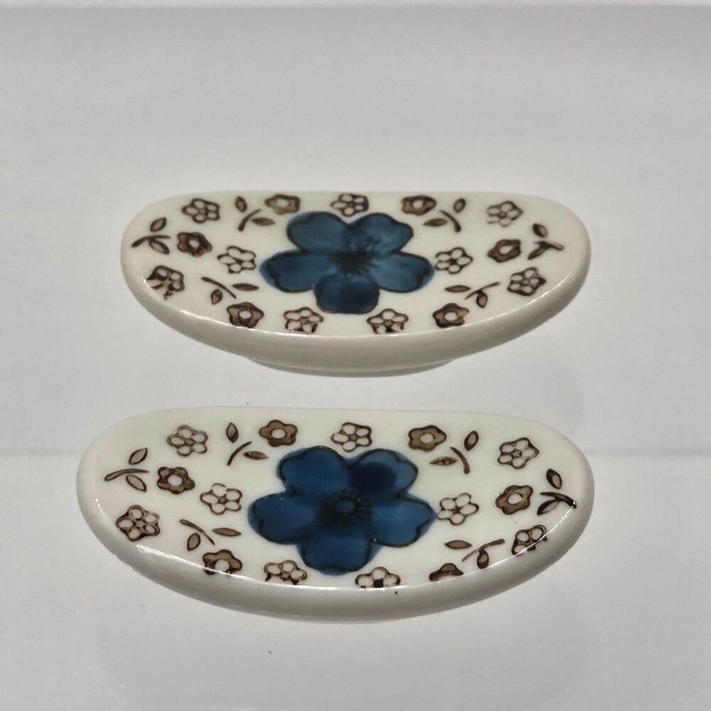 Japanese Import 7 Piece Sake Set Carafe 2 Sake Cup 2 Side Bowls 2 Chopstick Rest - Picture 9 of 10